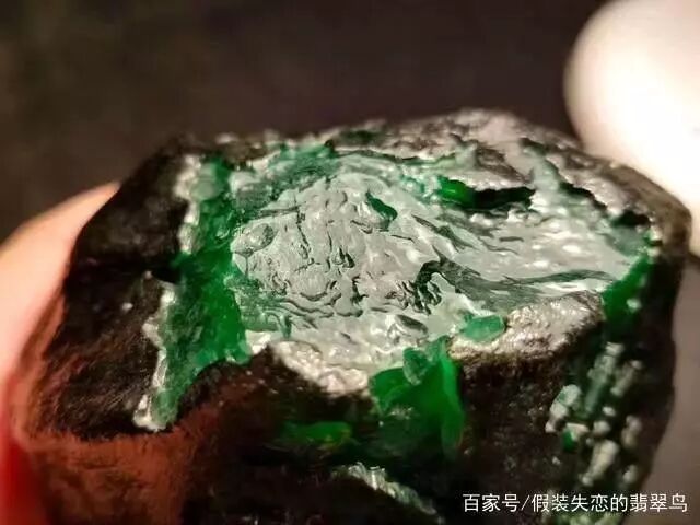 翡翠原石知识讲解：玉皮、玉雾、玉肉