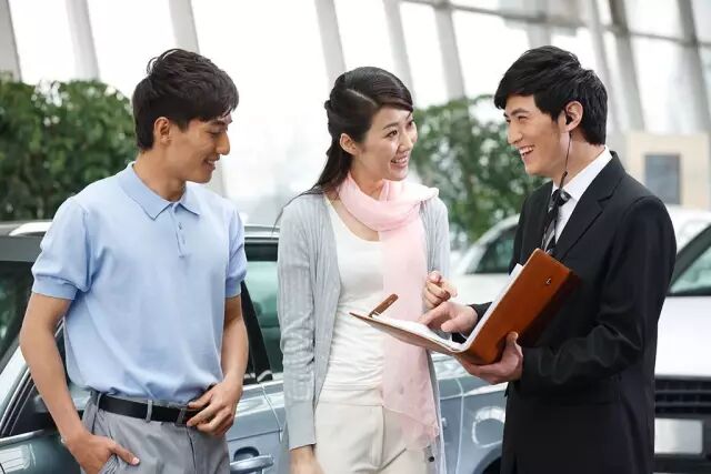 上下班时都是什么样子呢 大家跟着小时兑一来看看 销售 上班时 穿着一