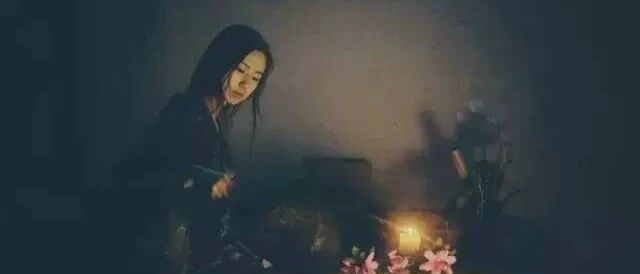 稳坐寂寞，静看繁华。（真美）