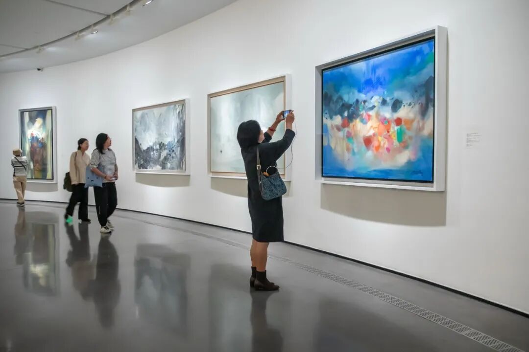 261019czq16 中国美术学院美术馆，“光辉万象——朱德群艺术回顾展”，第一板块“湖山初心”。 记者 陈中秋 摄_调整大小.jpg