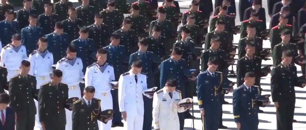 刚刚，全场默哀！