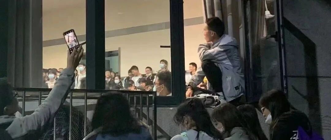 看呆！高校这堂课爆火！有人翻窗也要听……