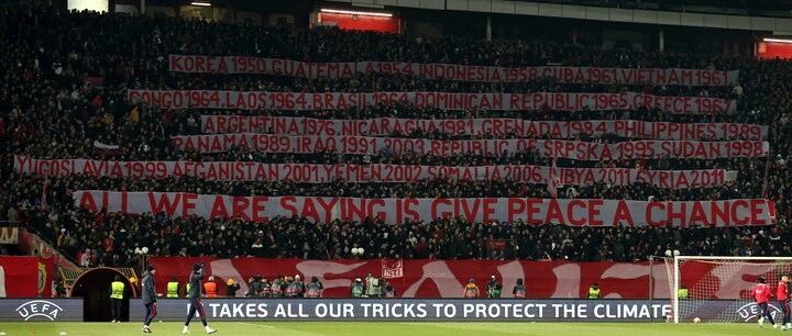 全球连线 | 塞尔维亚球迷拉横幅细数美国北约轰炸或挑起战争的国家和地区