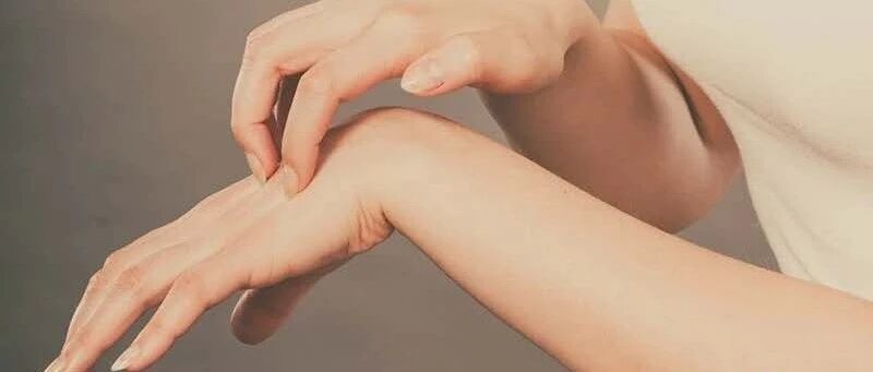 手上长水泡？你可能真的被汗疱疹盯上了