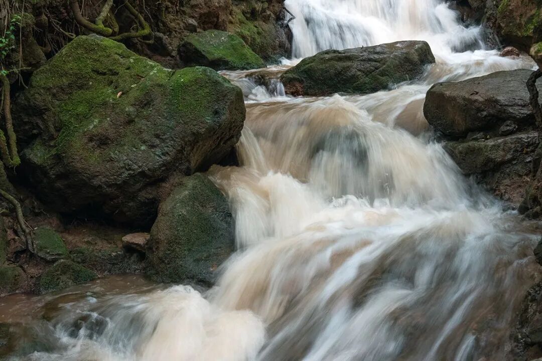 太壮观玉溪这个藏在山里的瀑布美得令人惊叹