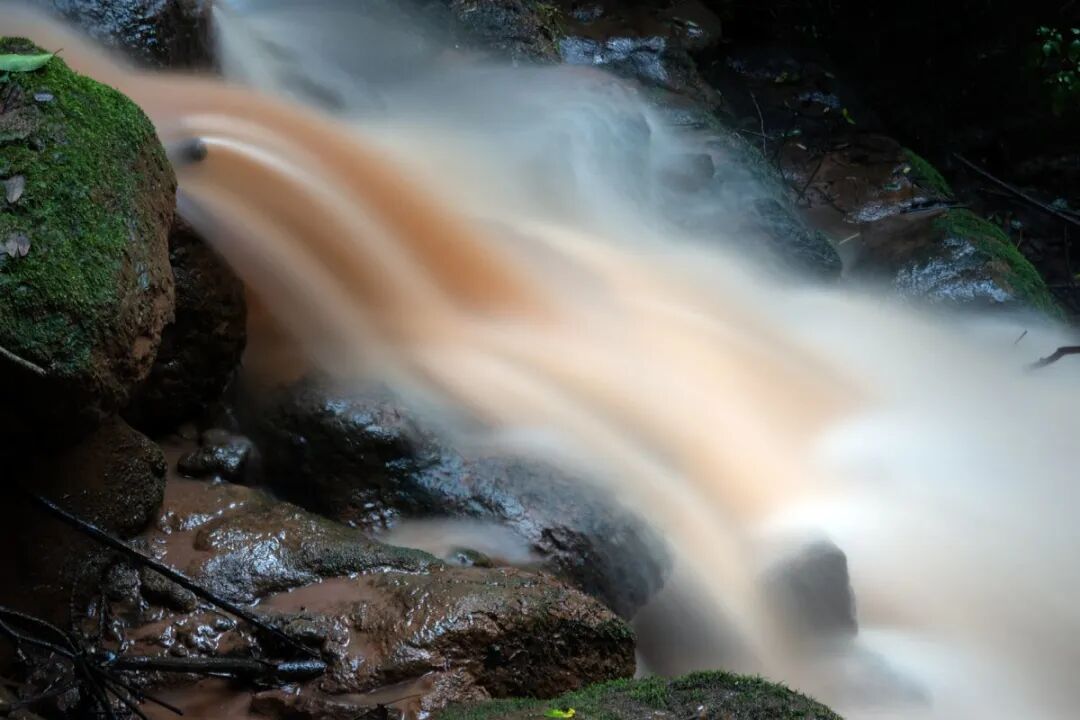 太壮观玉溪这个藏在山里的瀑布美得令人惊叹