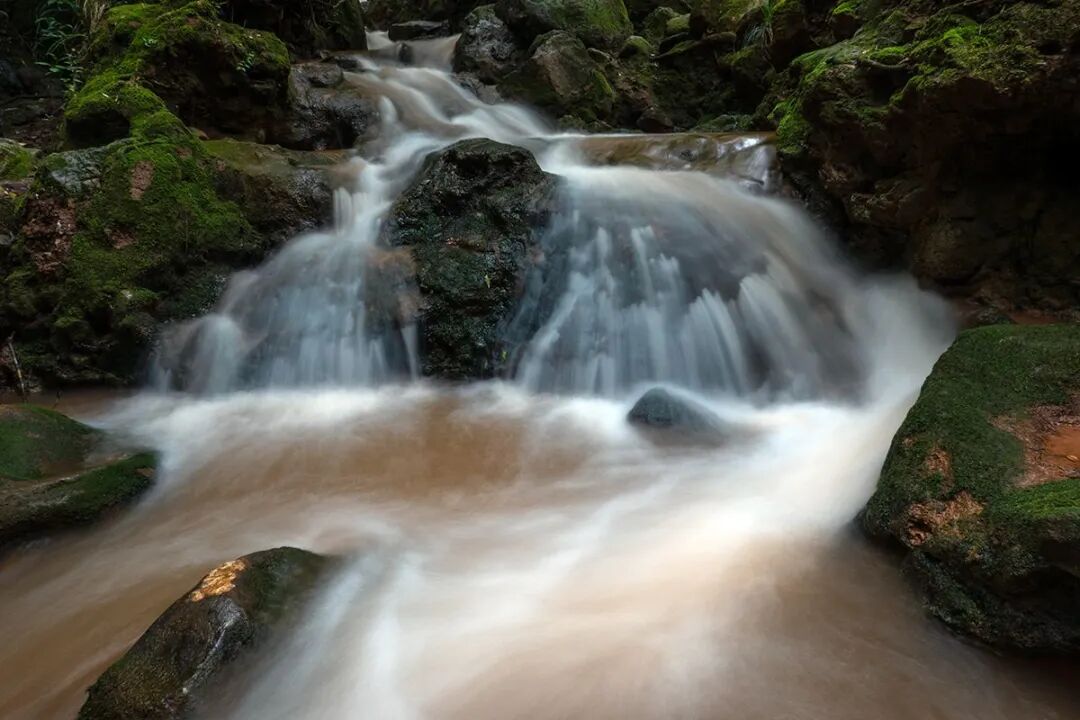 太壮观玉溪这个藏在山里的瀑布美得令人惊叹