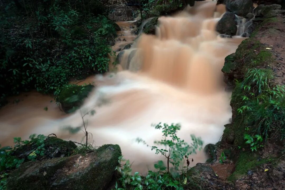 太壮观玉溪这个藏在山里的瀑布美得令人惊叹