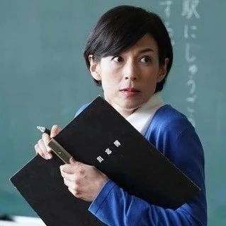 铃木保奈美首次出演恐怖片《毛骨悚然撞鬼经》 时隔26年再次出演教师