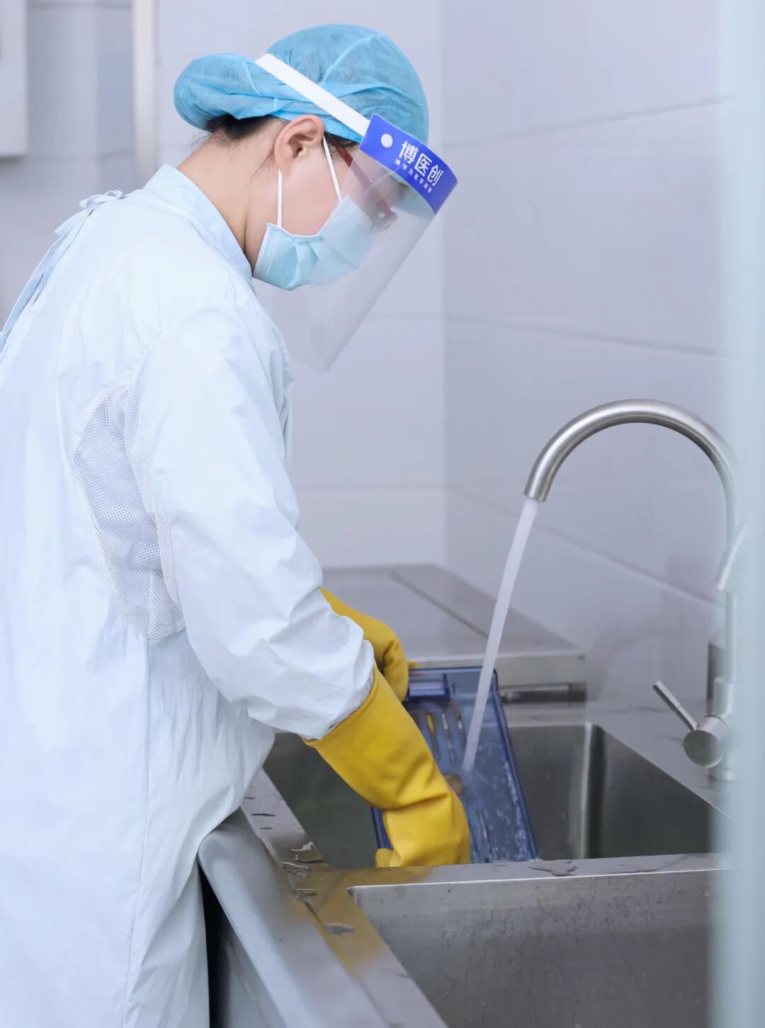 无影灯怎么消毒无影灯下的“幕后英雄”：探秘消毒供应室的守护力量_https://www.jmylbn.com_新闻资讯_第12张