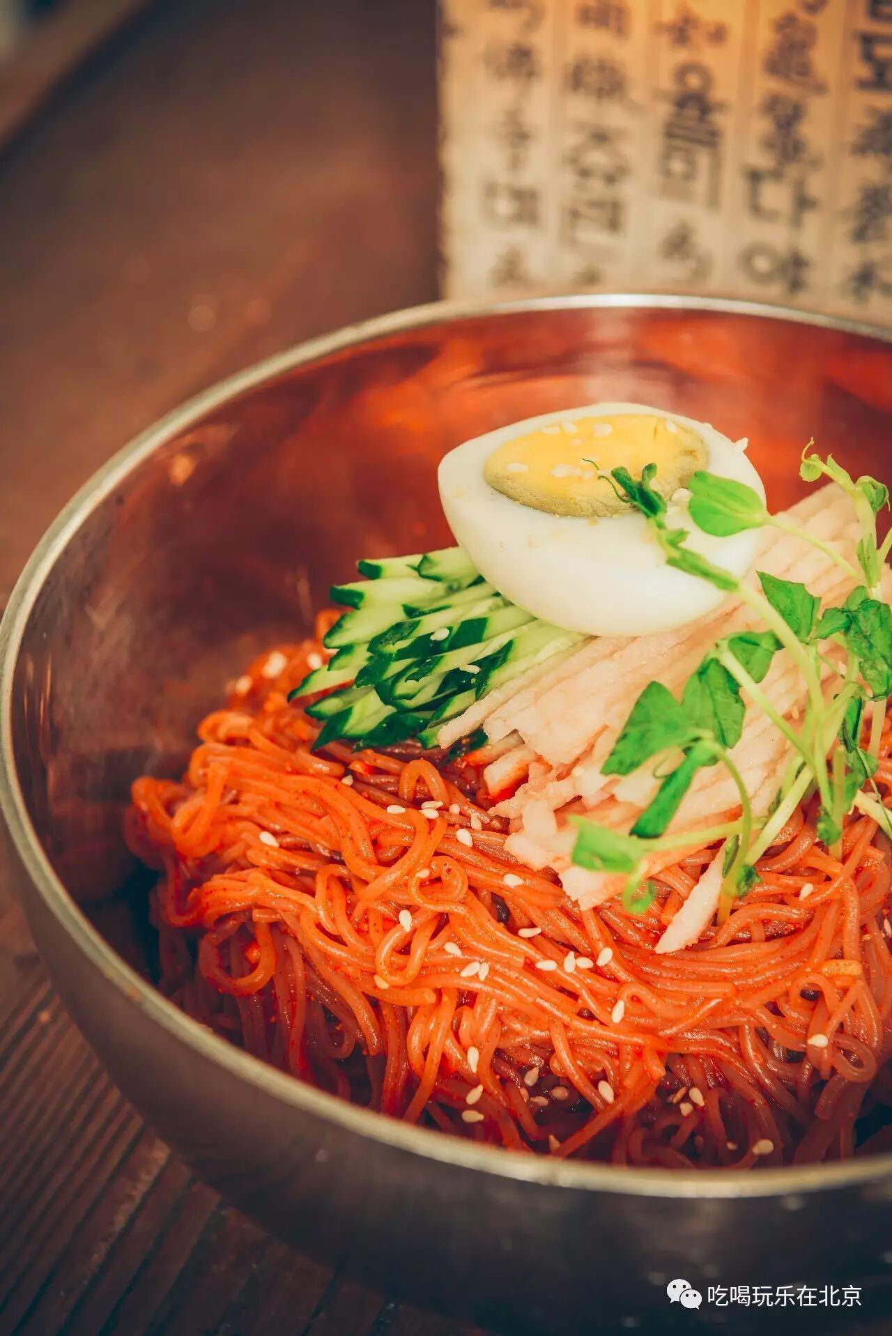 一般韩式的冷面,大部分是需要用剪子剪开的,这样吃起来比较方便哦!