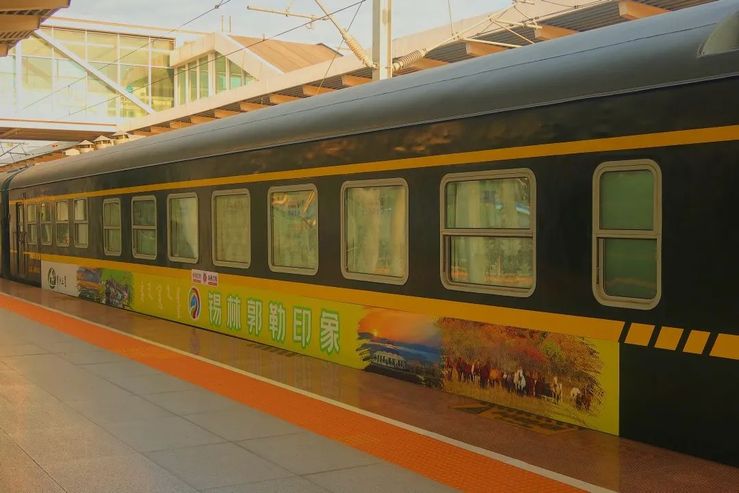 2020年8月15日20:00,一列特殊的火车在呼和浩特站出发驶向锡林郭勒