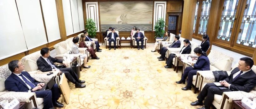 邱勇会见日本公明党常任顾问山口那津男一行