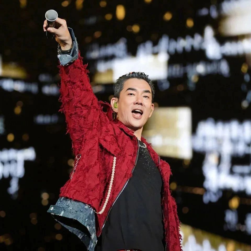 任贤齐被曝买下青岛一整条街房产,经纪人火速辟谣:齐哥也希望有这能力