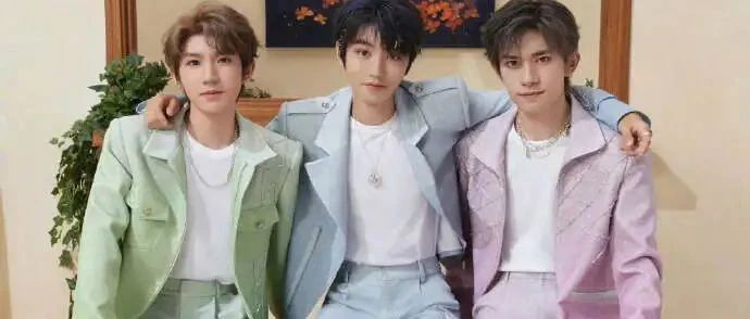 TFBOYS出道十二周年,王俊凯王源易烊千玺卡点发文引爆回忆杀,“我的青春回来了!”