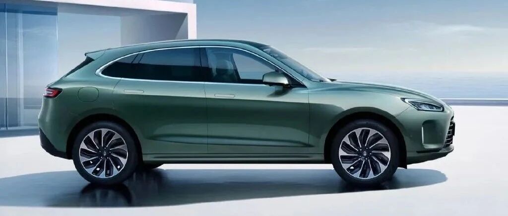 AITO 问界 M5 试驾乘：看华为如何重构智能座舱体验｜动察