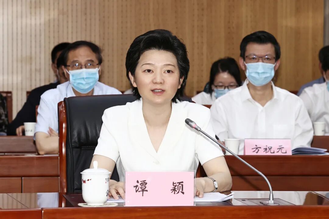 省卫生健康委党组书记,主任谭颖出席会议并讲话.