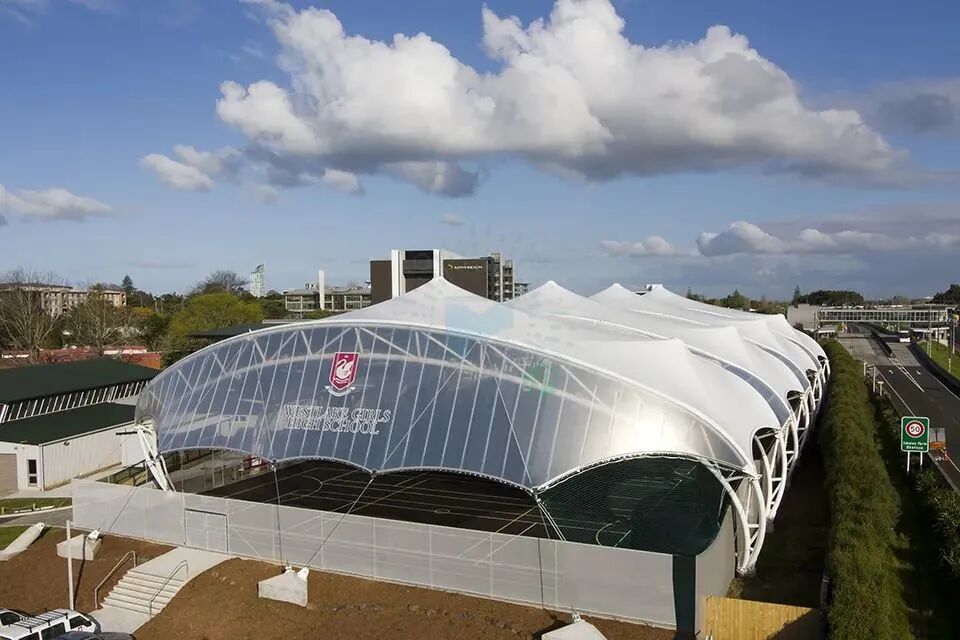 膜结构网球场篮球场给运动员提供更好的运动环境