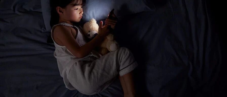 孩子总想玩儿手机？3招帮你搞定