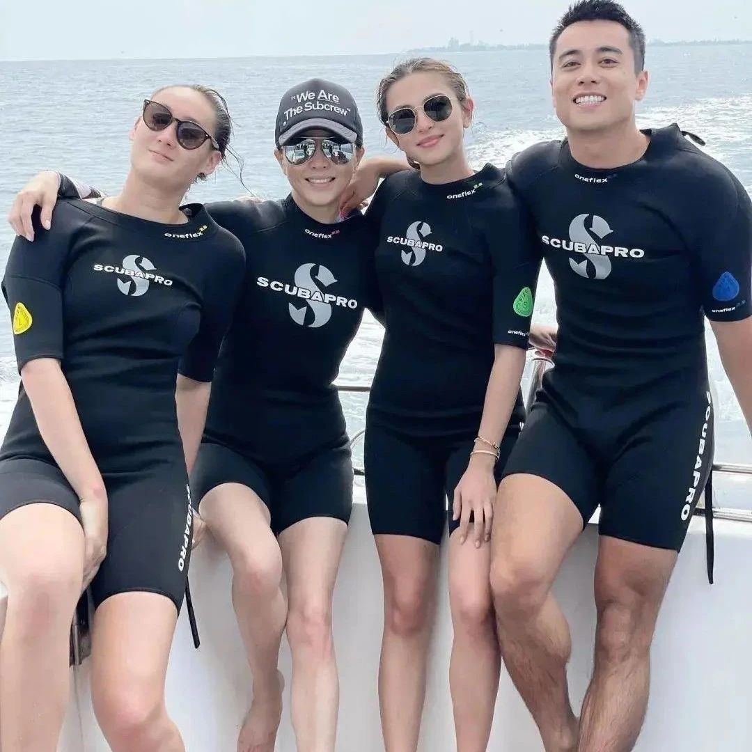 刘嘉玲马尔代夫度假,包下游艇出海潜水,57岁皮肤白皙美腿吸睛