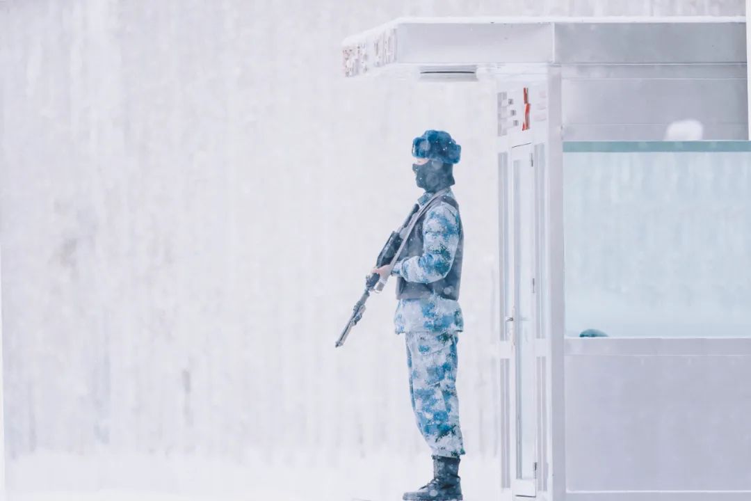 怎么回事?西藏官兵打开矿泉水瞬间结冰-微信头条网 怎么回事?西藏官兵打开矿泉水瞬间结冰