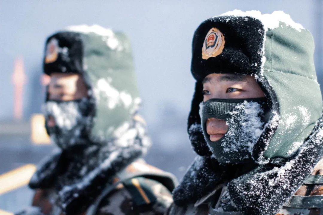 怎么回事?西藏官兵打开矿泉水瞬间结冰-微信头条网 怎么回事?西藏官兵打开矿泉水瞬间结冰