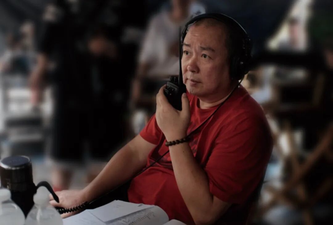 1993 年组建中国首支少数民族原创音乐组合山鹰组合,先后出版 8 张