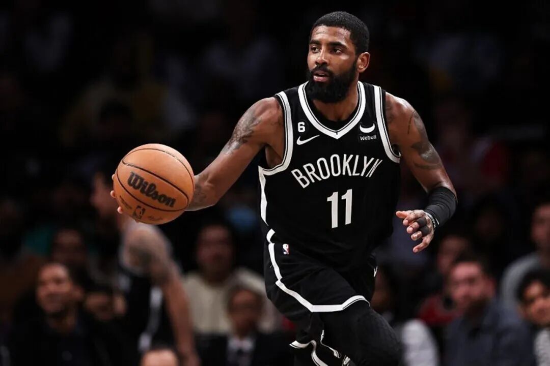 kyrie irving 刚刚与 nike 结束了合作关系,因此哪家运动品牌会成为下