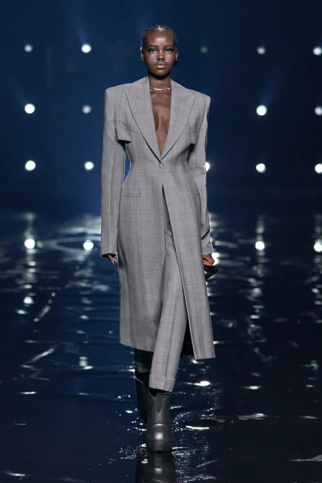 givenchy2021秋冬系列新锐与传统的对峙