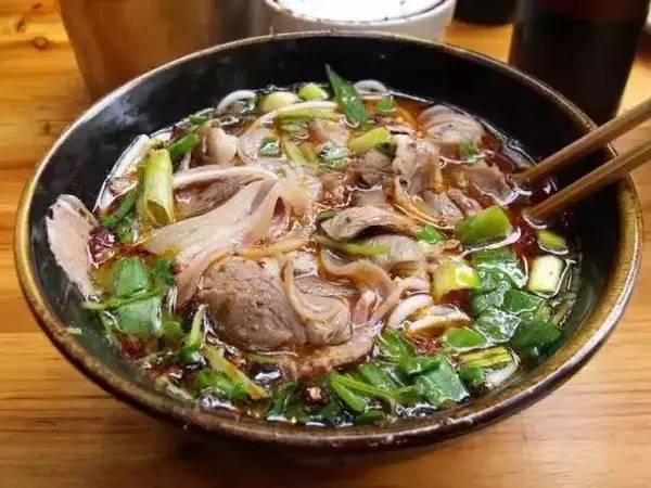 红油米皮味道赞,辣里透香吃得惯