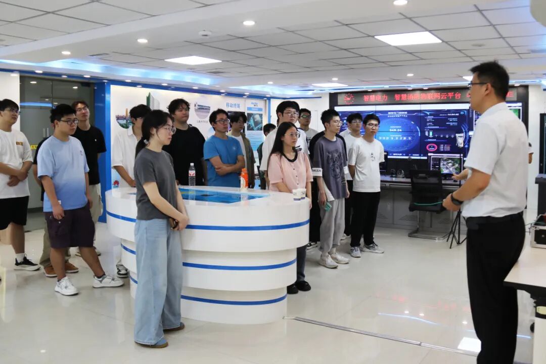 鄭州輕工業大學建筑電氣與智能化專業師生一行到力安科技參觀學習