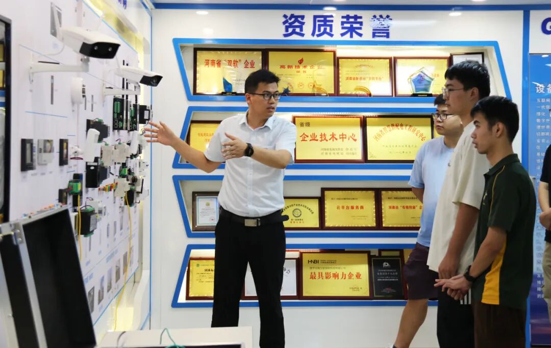 鄭州輕工業大學建筑電氣與智能化專業師生一行到力安科技參觀學習