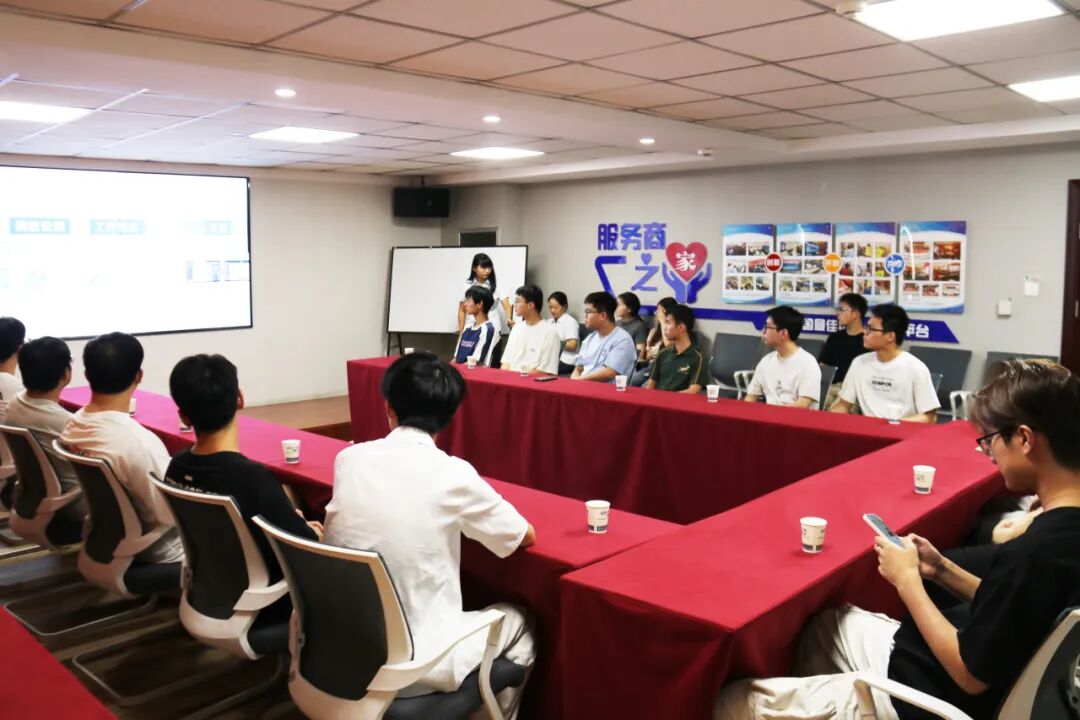 鄭州輕工業大學建筑電氣與智能化專業師生一行到力安科技參觀學習