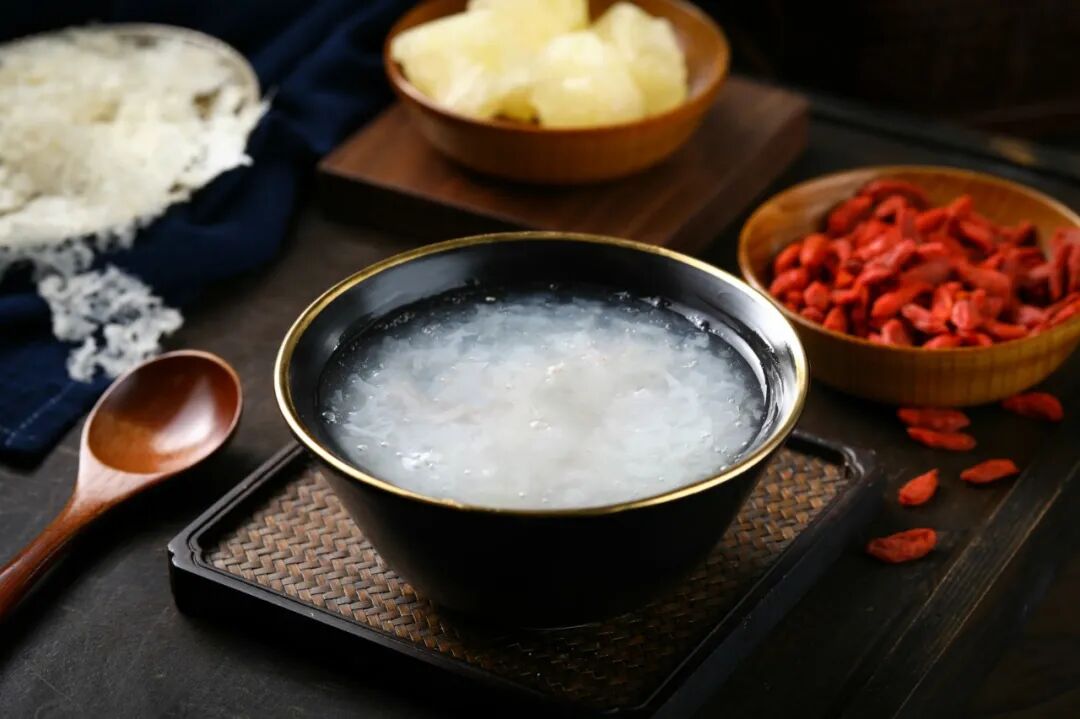 本草银耳--银耳之父52年匠心培育，成就新一代的滋补珍品“圣耳”