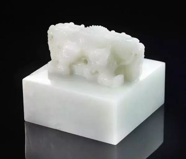 有瑕不值价？这块有瑕疵的和田玉拍出了9430万天价！