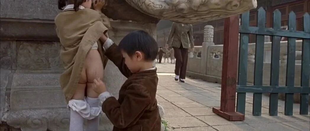 11岁兄妹一个被窝裸睡？妈妈却说孩子小不懂