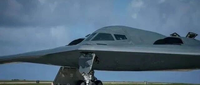 某国9款最新战机霸气亮相，超级大国担心不已！