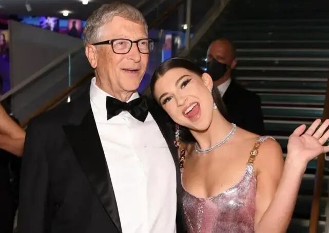 比尔盖茨20岁女儿TikTok爆红！“拼爹”秀身材，送男友8.5亿豪宅？（视频/组图） - 10