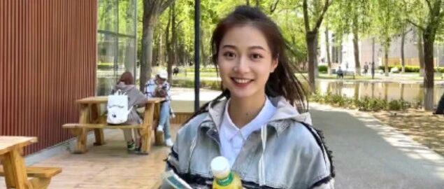 最美领诵员一夜爆火！看完她的经历就明白原因了！