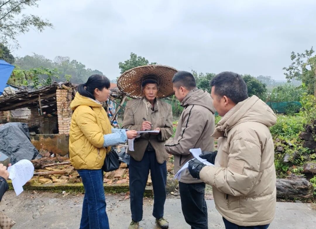 合浦县石湾镇人大 :"小路灯"照亮"大民生"