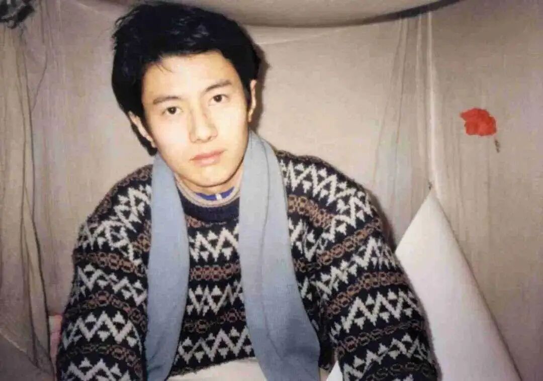 郑钧年轻时的颜值,真的惊艳到小in了!