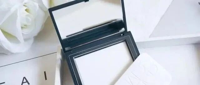 Nars蜜粉饼，可以让你用到铁皮的定妆神器！绝对是粉饼中的战斗机