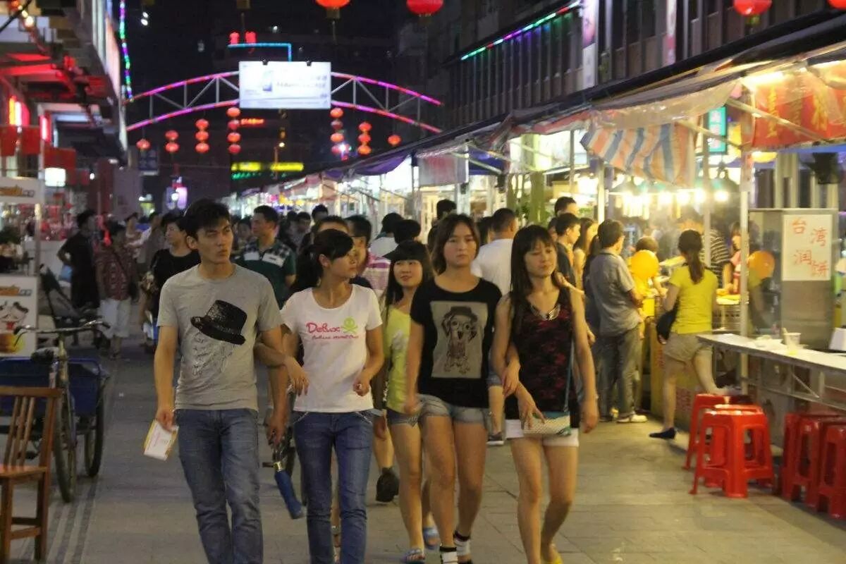 深圳人气最火爆的美食街,万千吃货疯狂,你去过几条?