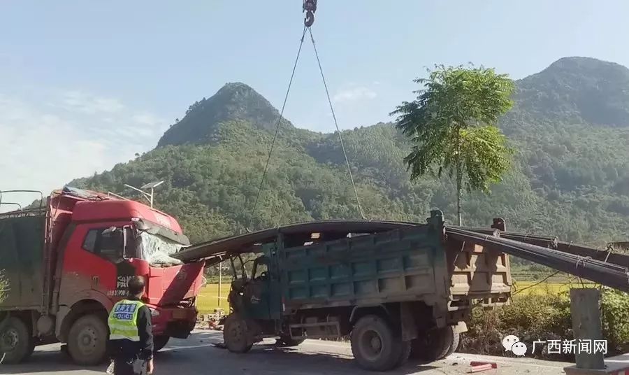 室,空载货车驾驶员蓝某兴(系忻城县城关镇人)被钢材扎中卡在驾驶室内