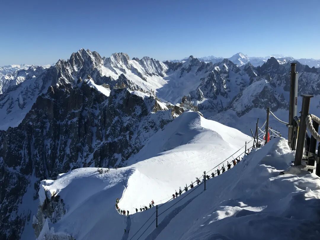 法国｜霞慕尼】7天6晚5滑｜12月-2月每周六集合发团｜5天雪票，舒适住宿– Summitski Tour｜滑哪全球滑雪旅游