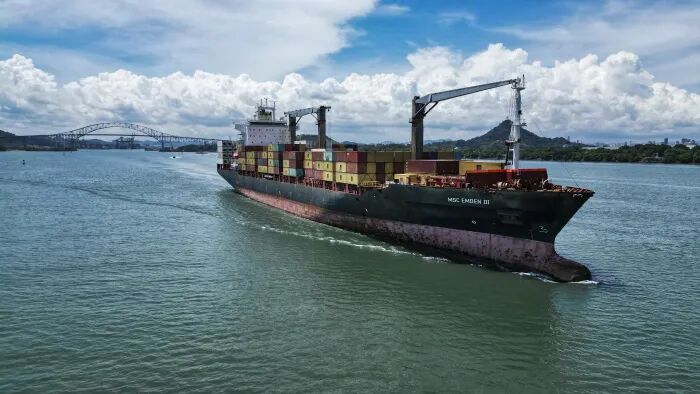 巴拿马运河计划在贝莱德交易前出售两个新港口的经营权- WSJ