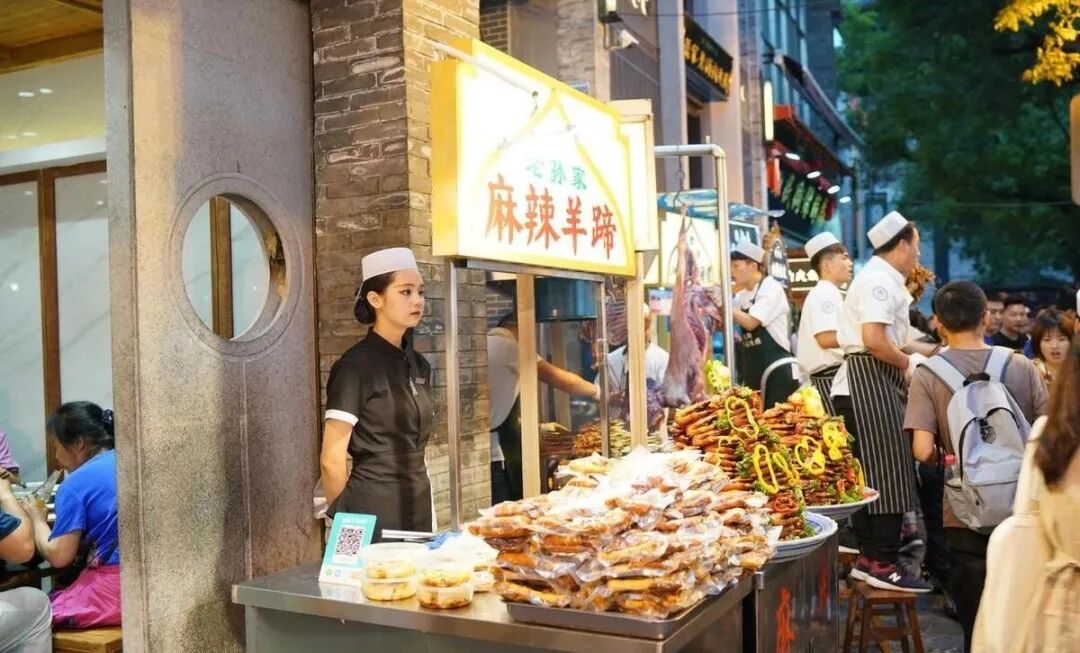 西安美食街深处,藏着真正老西安味道,别再被"景区美食"填饱胃