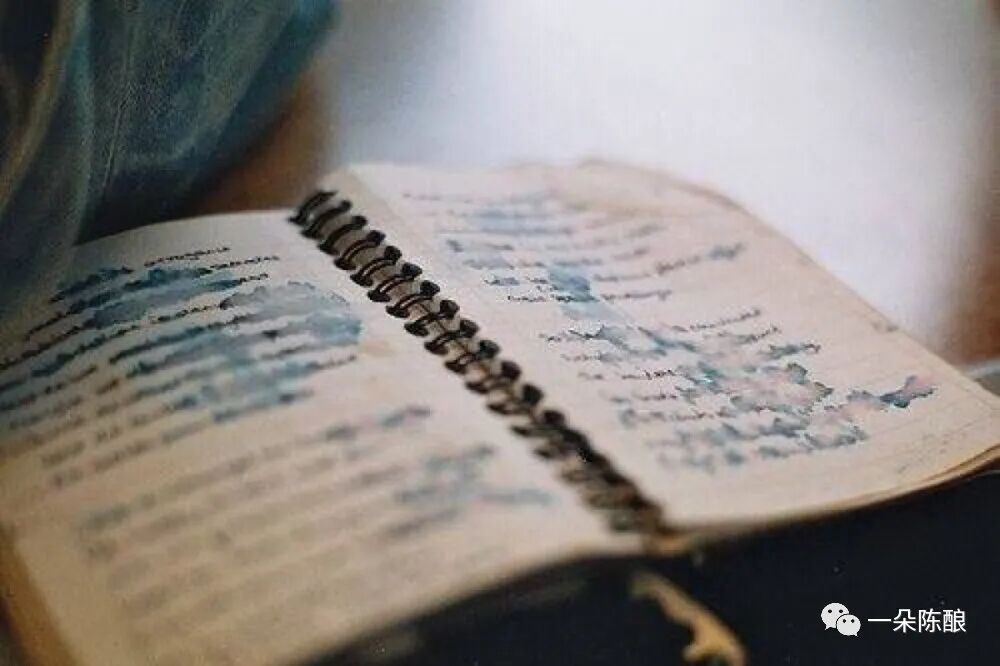 与其互为人间，不如自成宇宙。