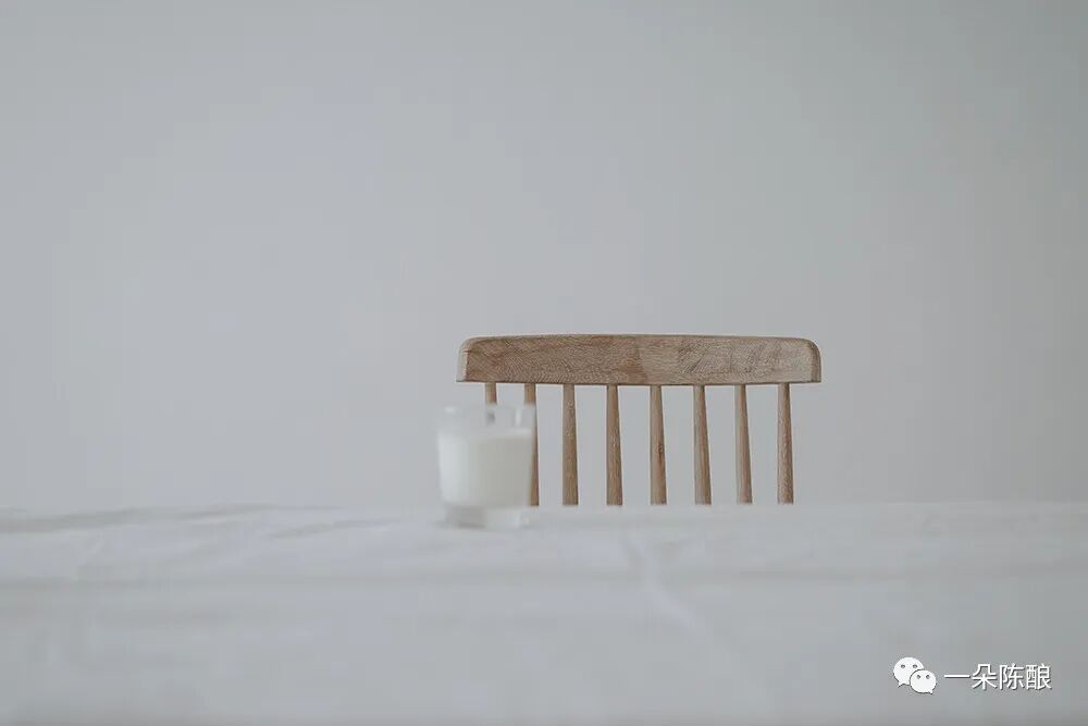 与其互为人间，不如自成宇宙。