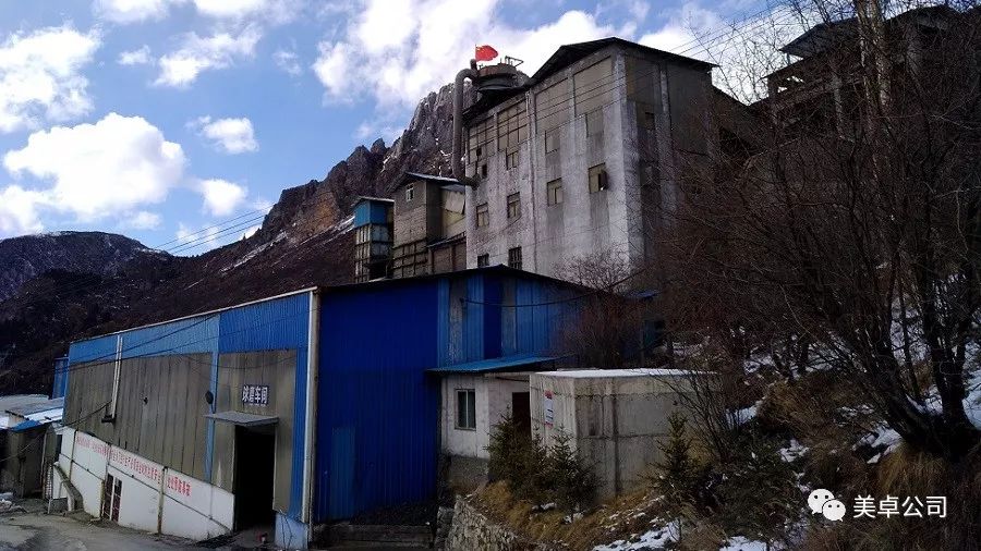 神川矿业)位于云南省迪庆藏族自治州海拔4200m的红山铜矿资源带上